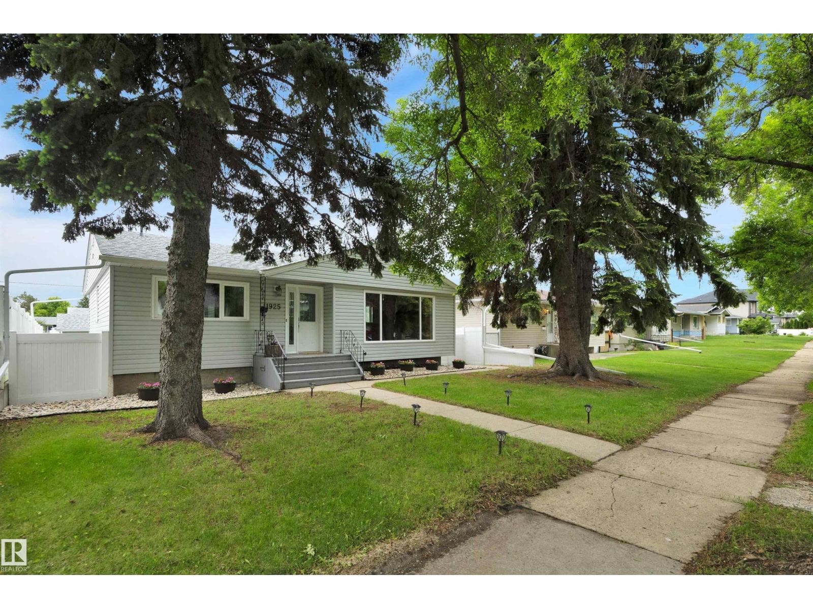 11925 37 ST NW — photo 3