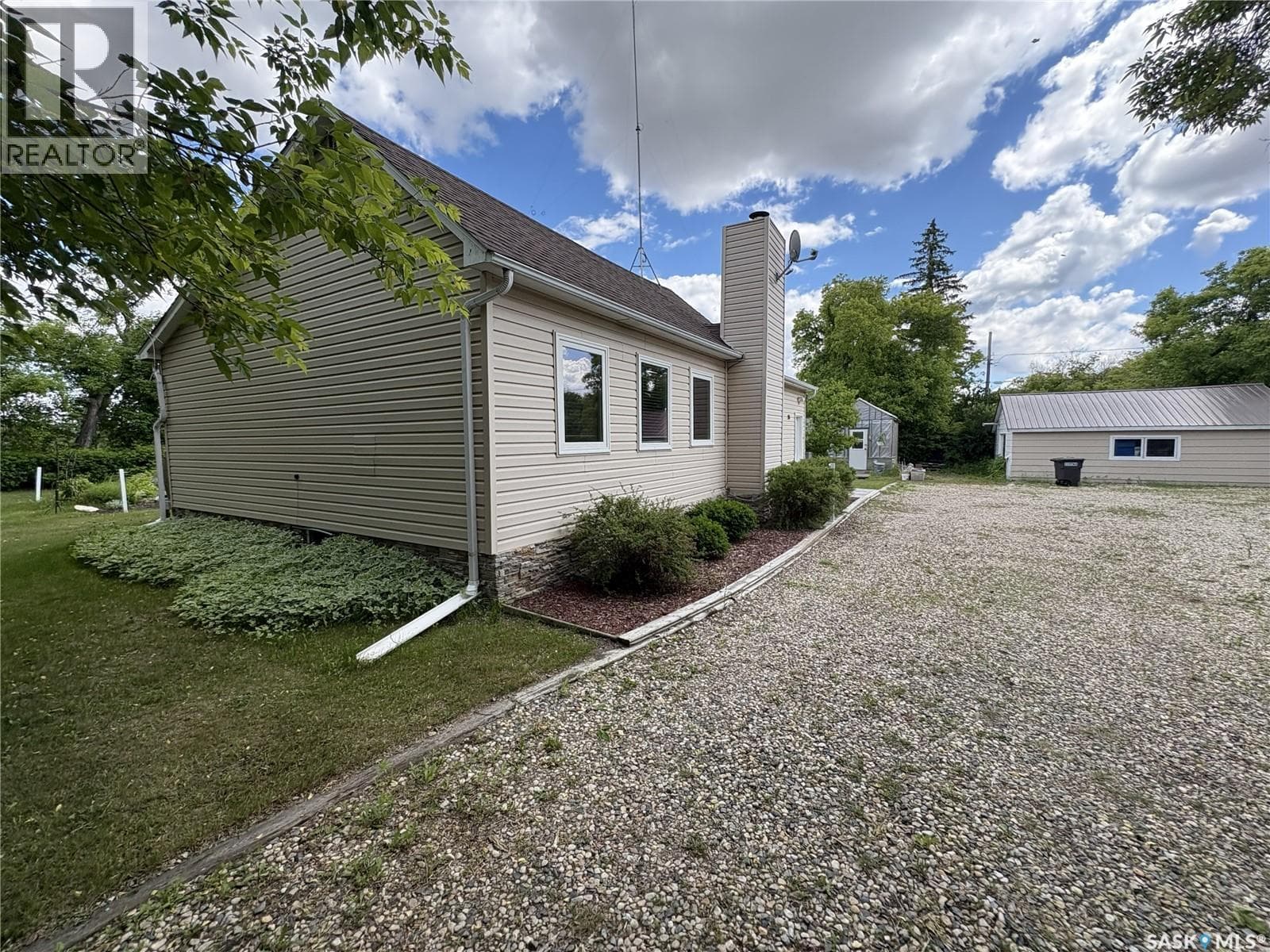 206 Cobo Avenue, Guernsey Sk. — photo 2