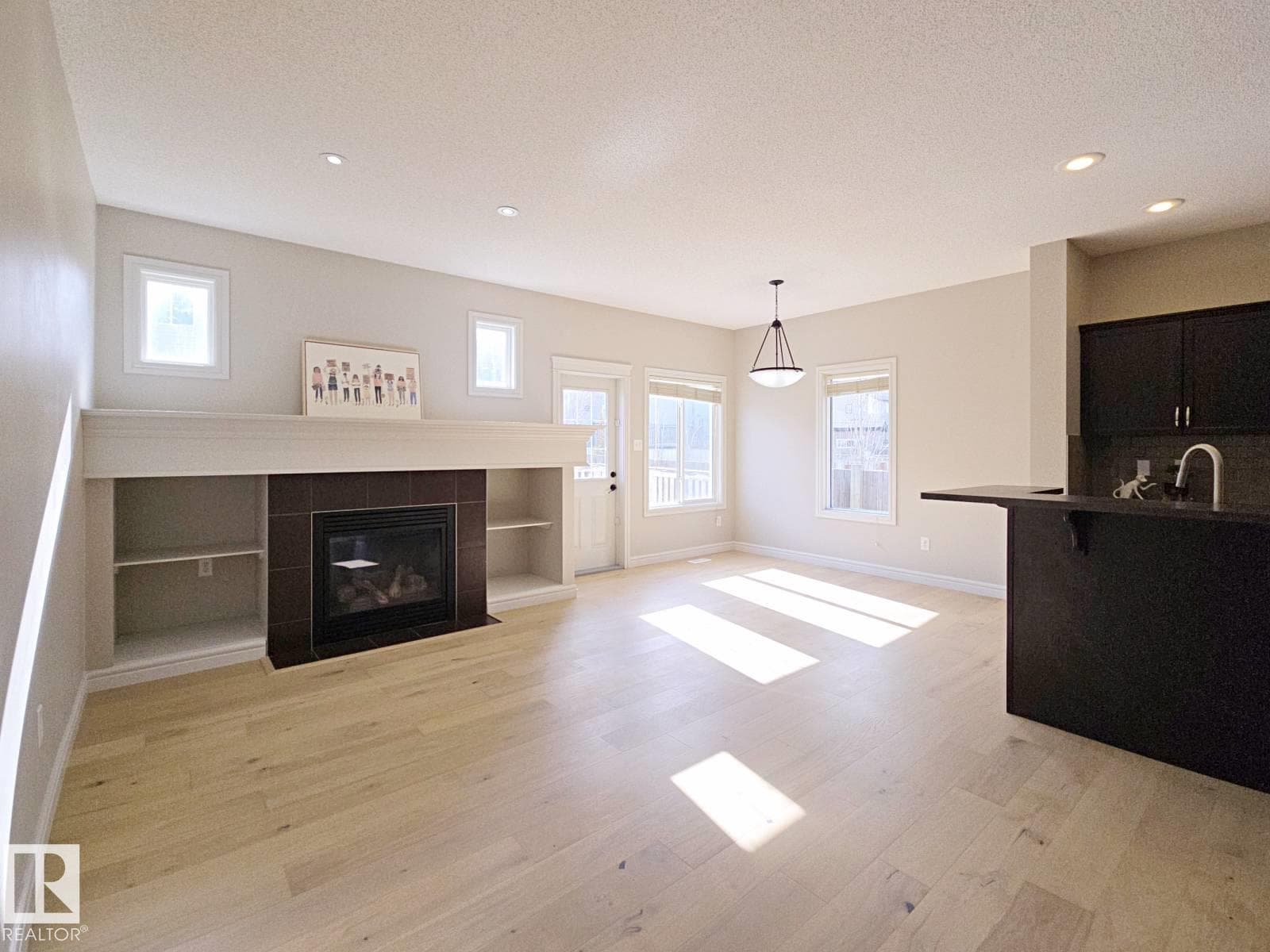 11525 18A AV SW — photo 2