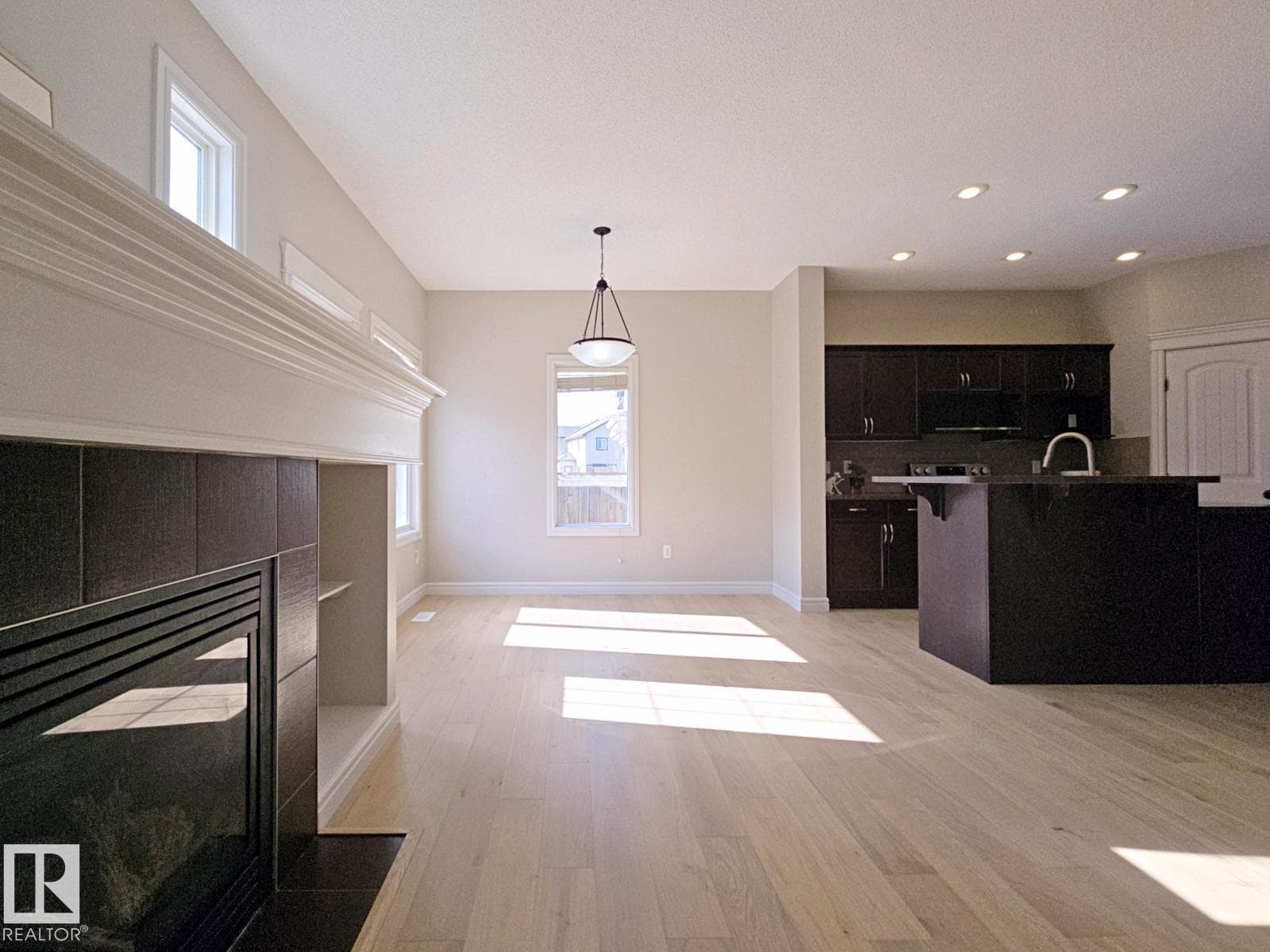 11525 18A AV SW — photo 3