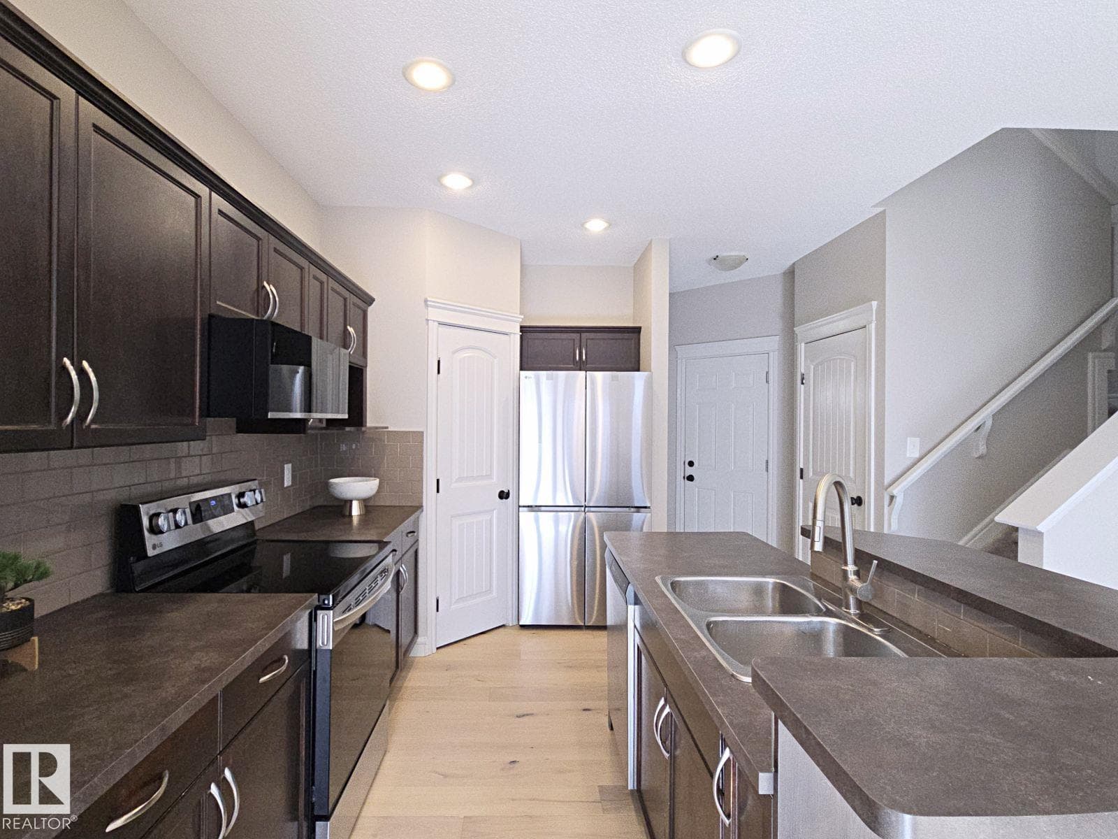 11525 18A AV SW — photo 4
