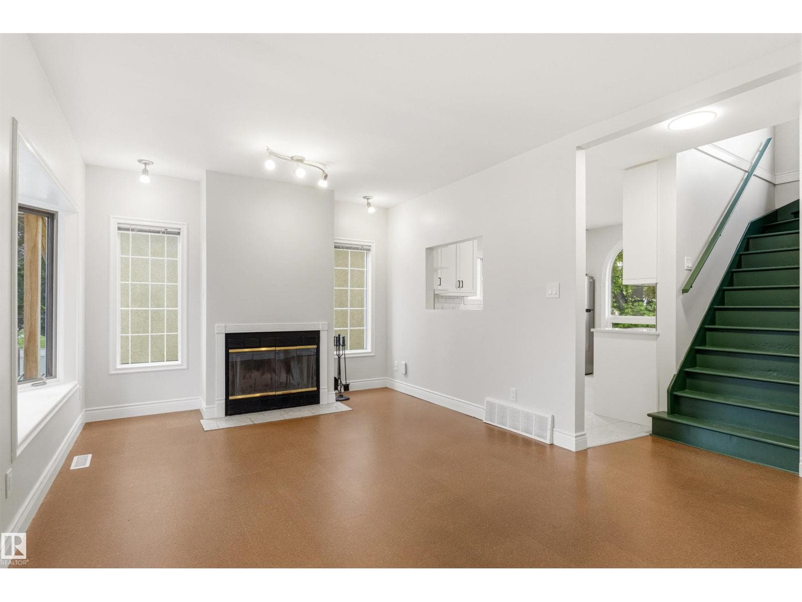 10628 73 AV NW — photo 5