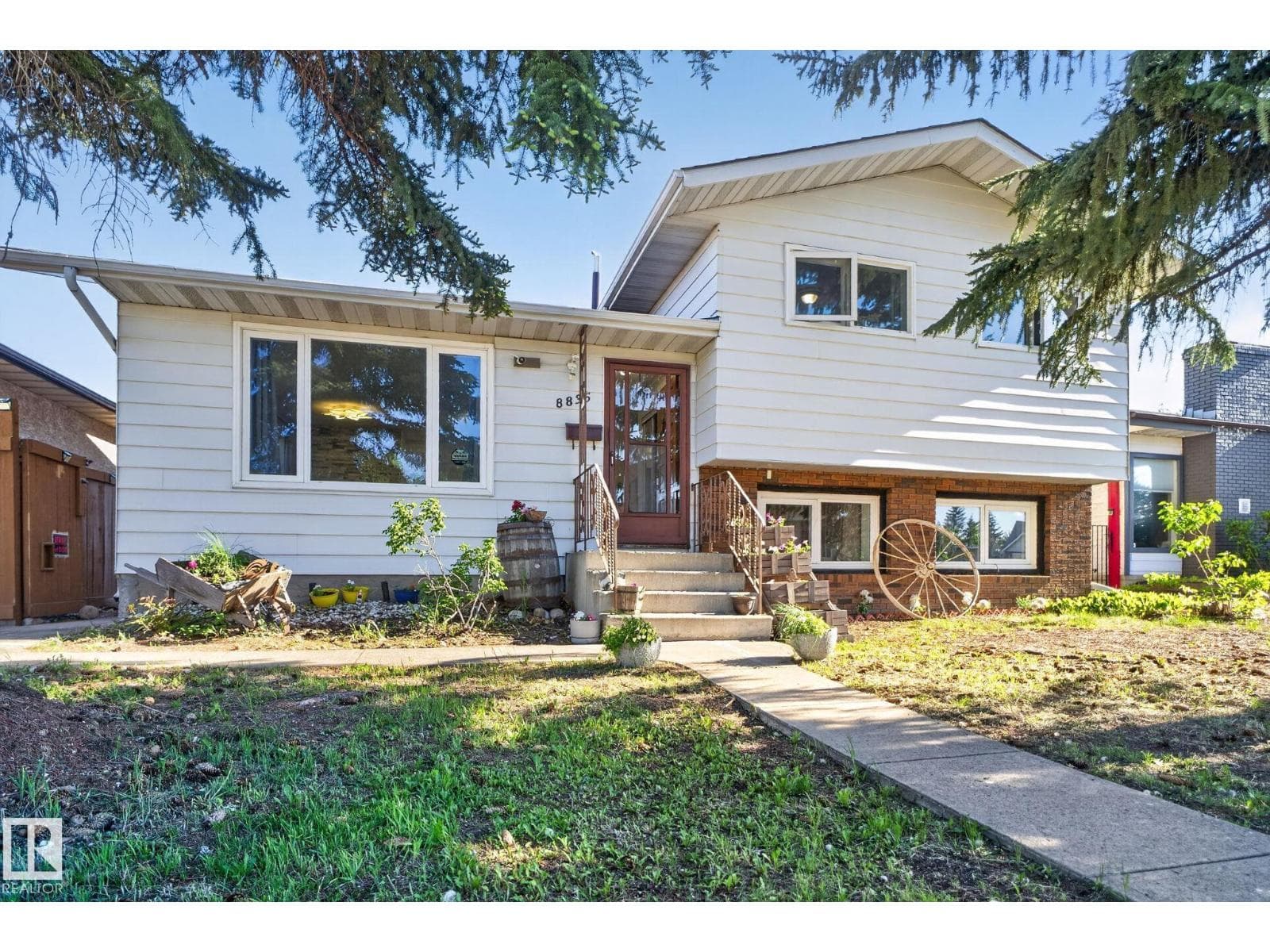 8835 152B AV NW — photo 4