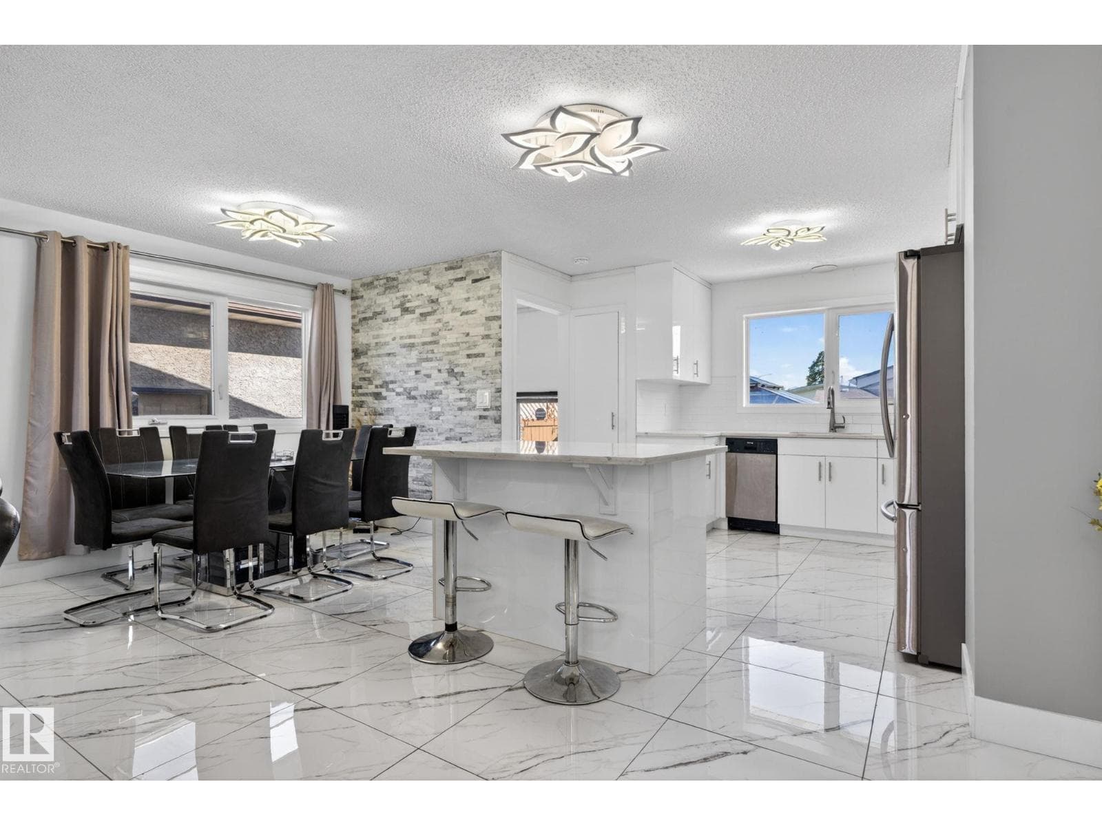 8835 152B AV NW
