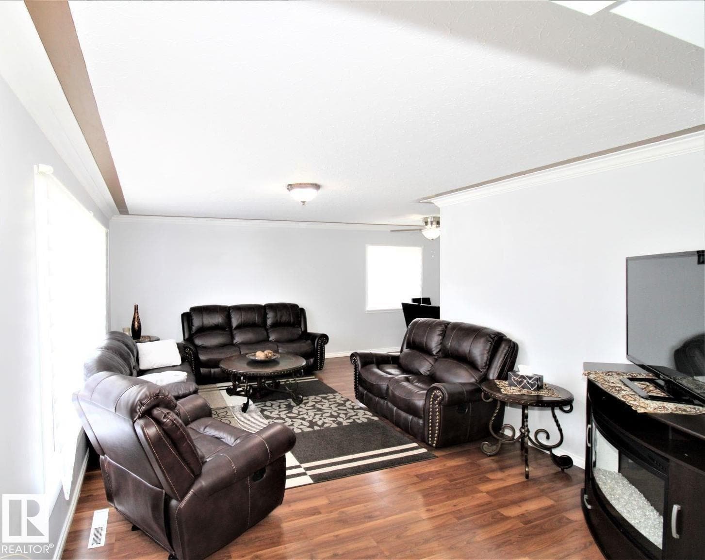 12111 137 AV NW — photo 5