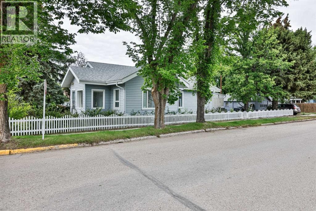129 2 Avenue NE — photo 4