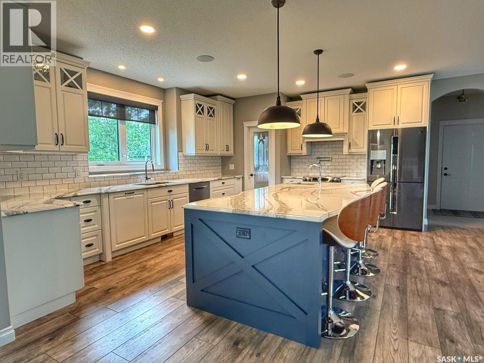 214 Hillside DRIVE — photo 4