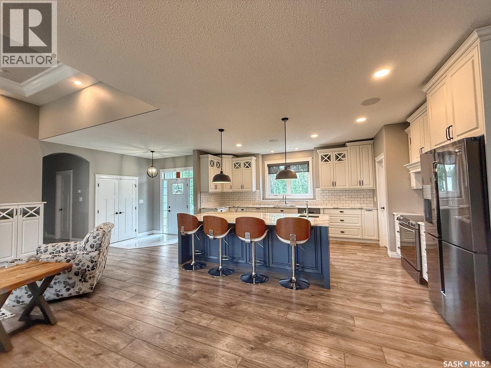 214 Hillside DRIVE — photo 3