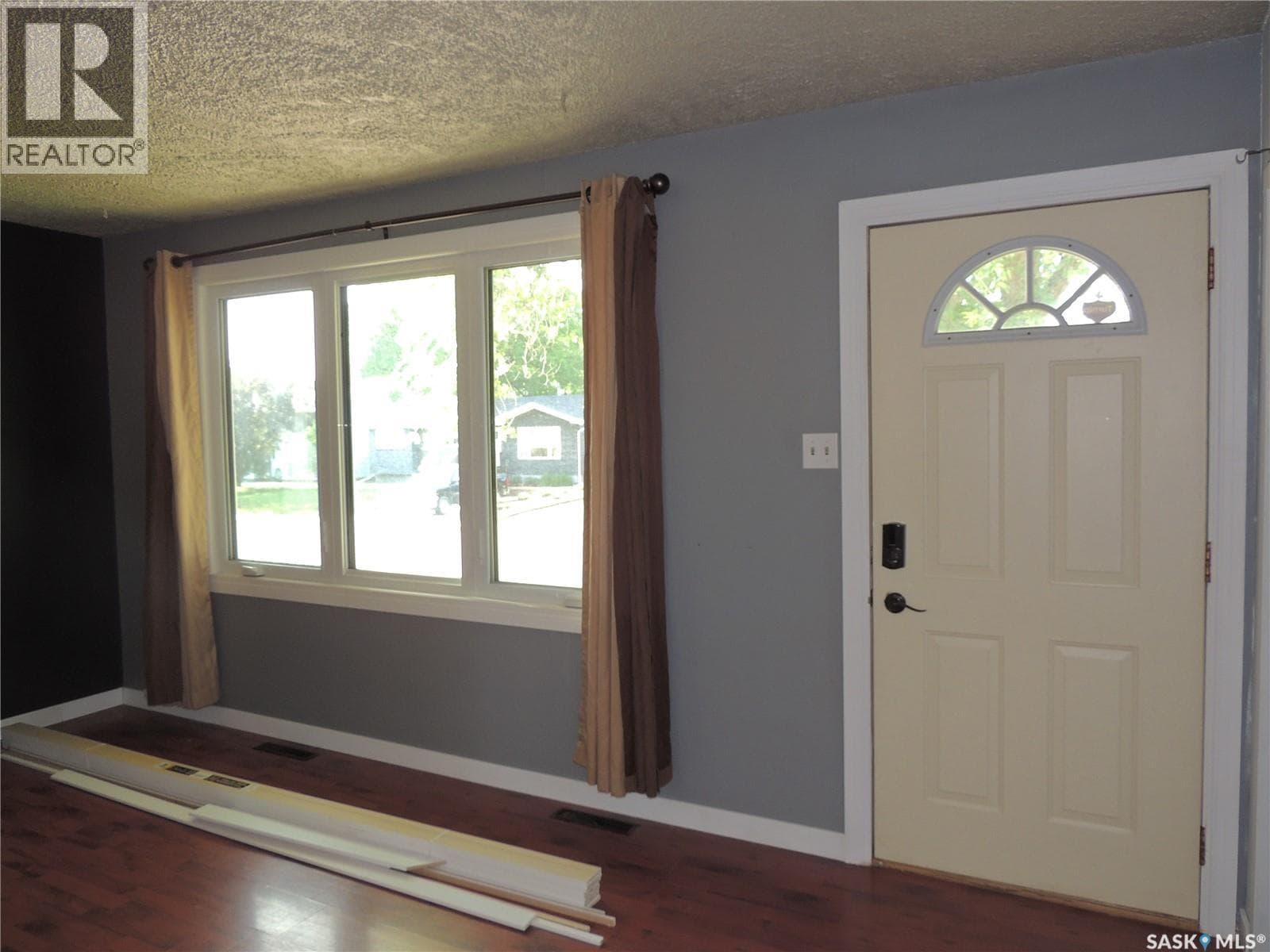 826 Albert STREET — photo 5