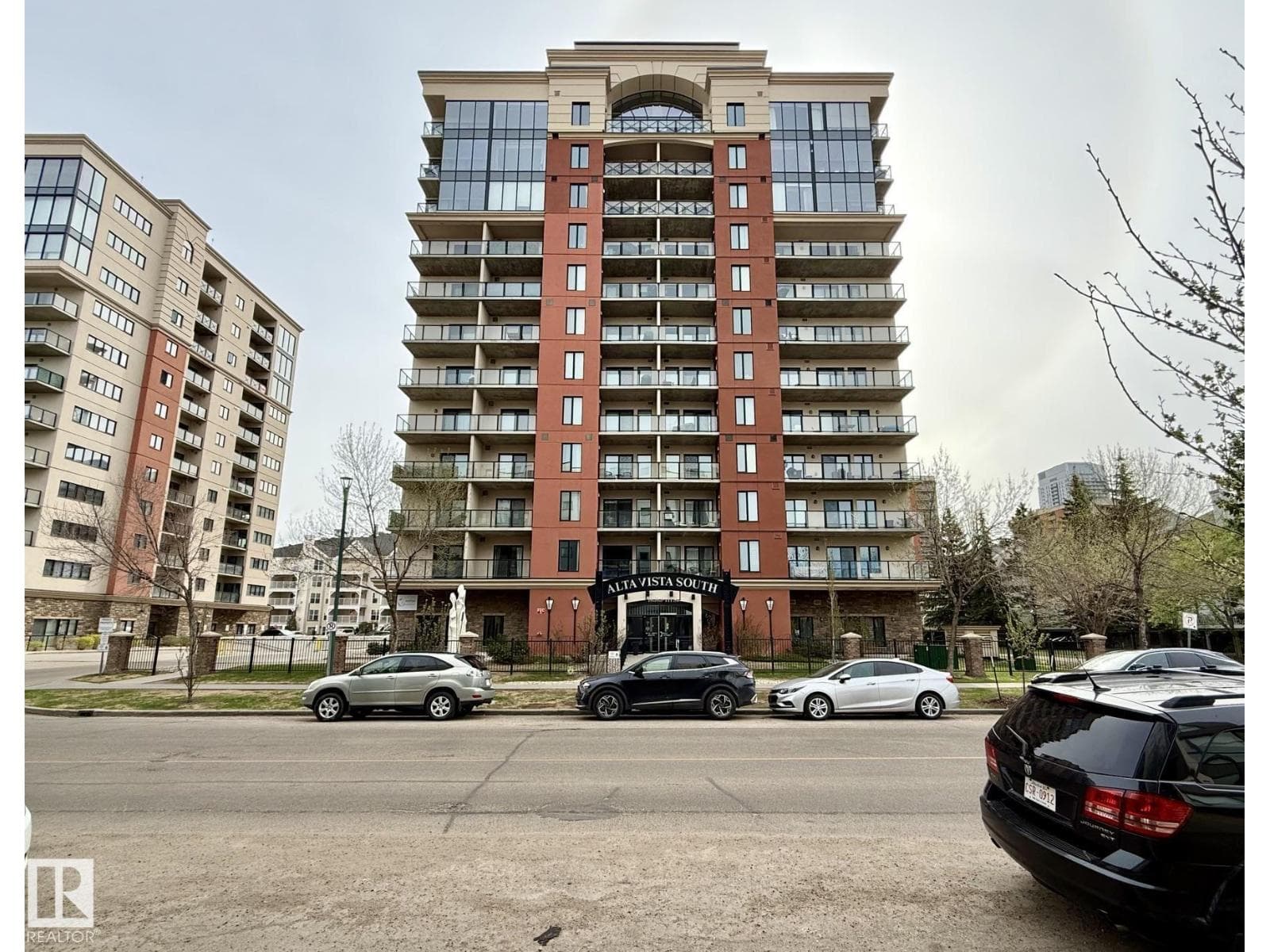 #403 10303 111 ST NW