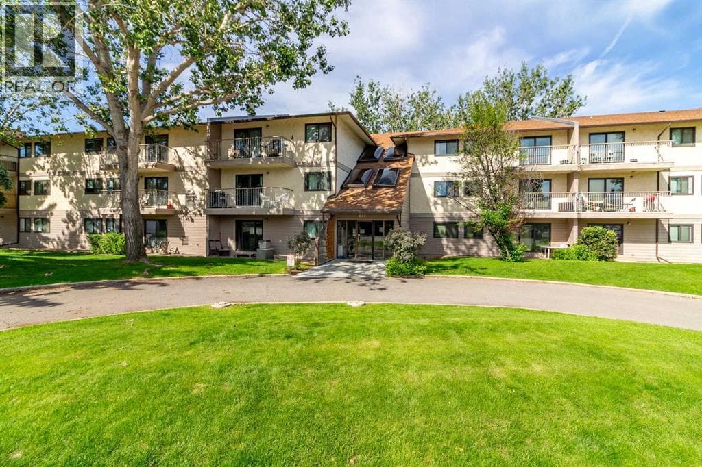 209, 855 Columbia Blvd W