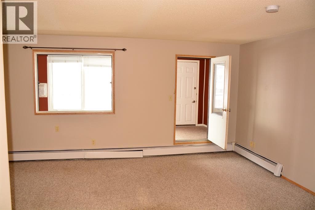 101-215, 10118 100 Avenue — photo 3