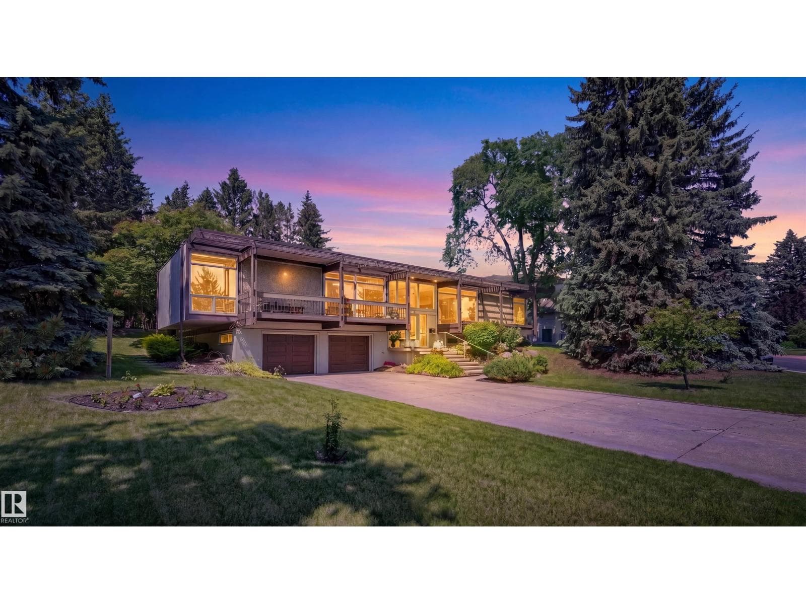8 LAURIER PL NW