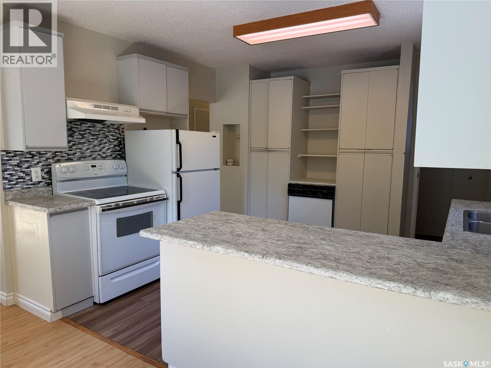 110 Hatton AVENUE E — photo 3