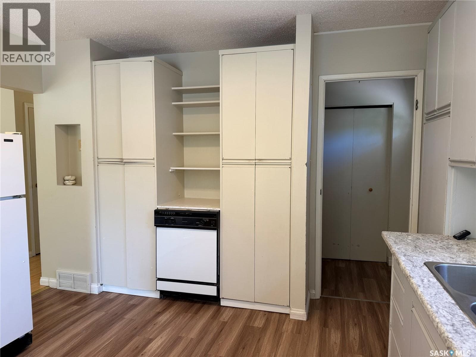 110 Hatton AVENUE E — photo 4