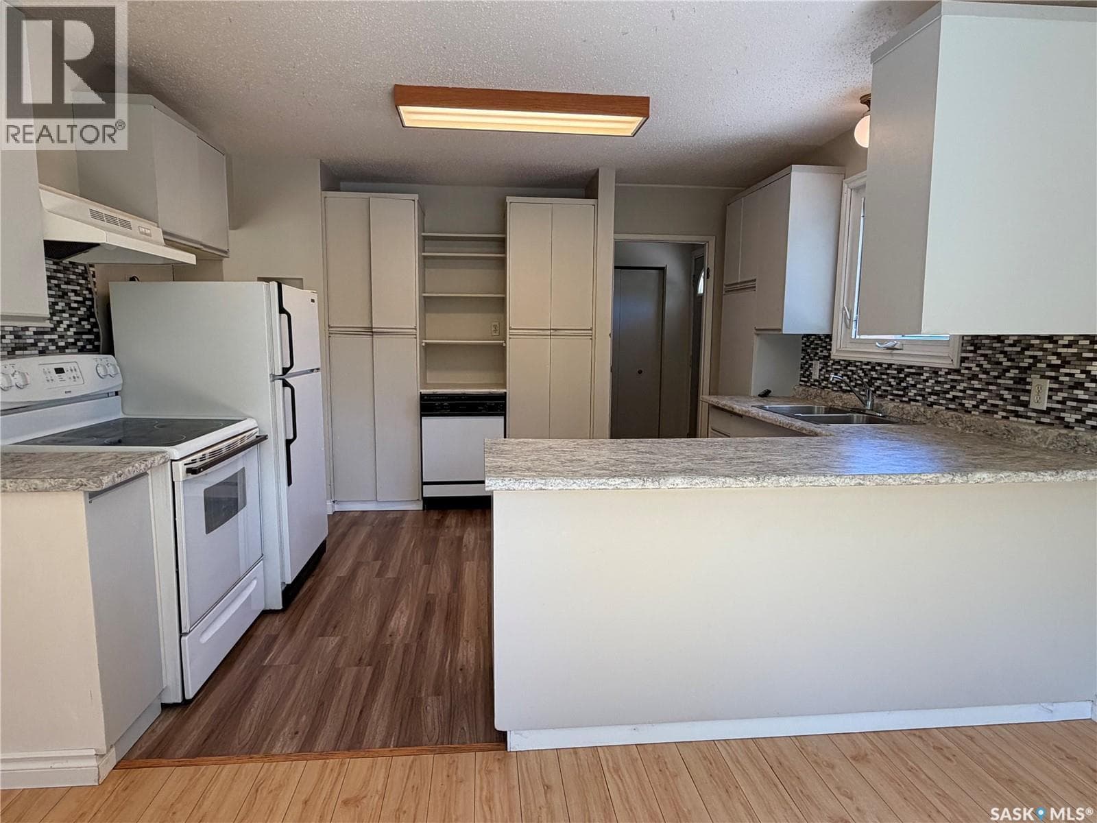 110 Hatton AVENUE E — photo 2