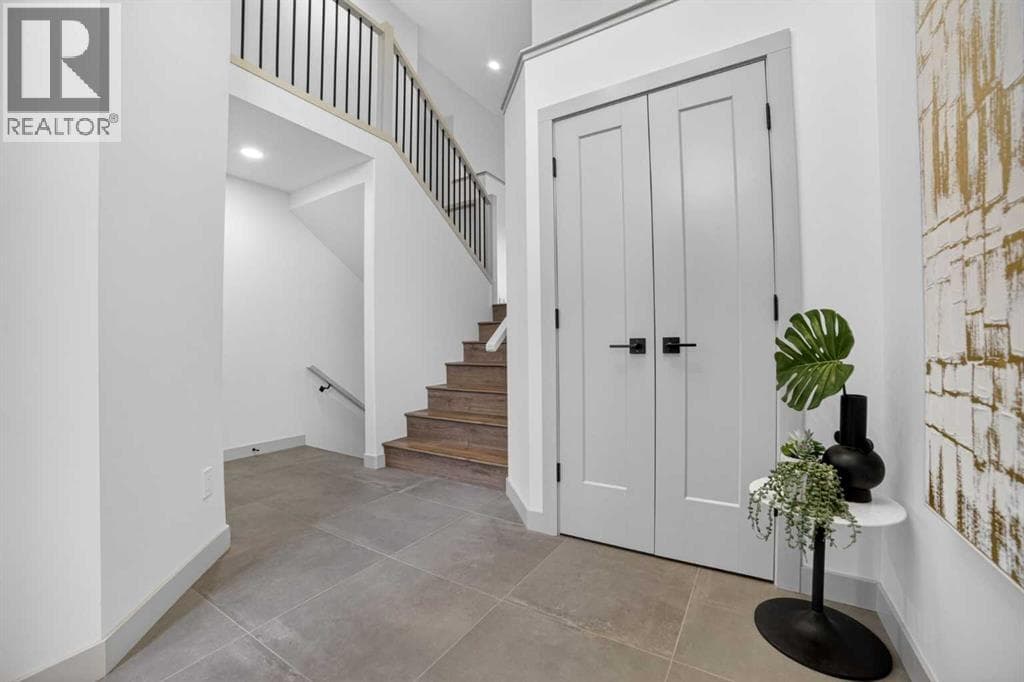 680 Sixmile Crescent S — photo 3