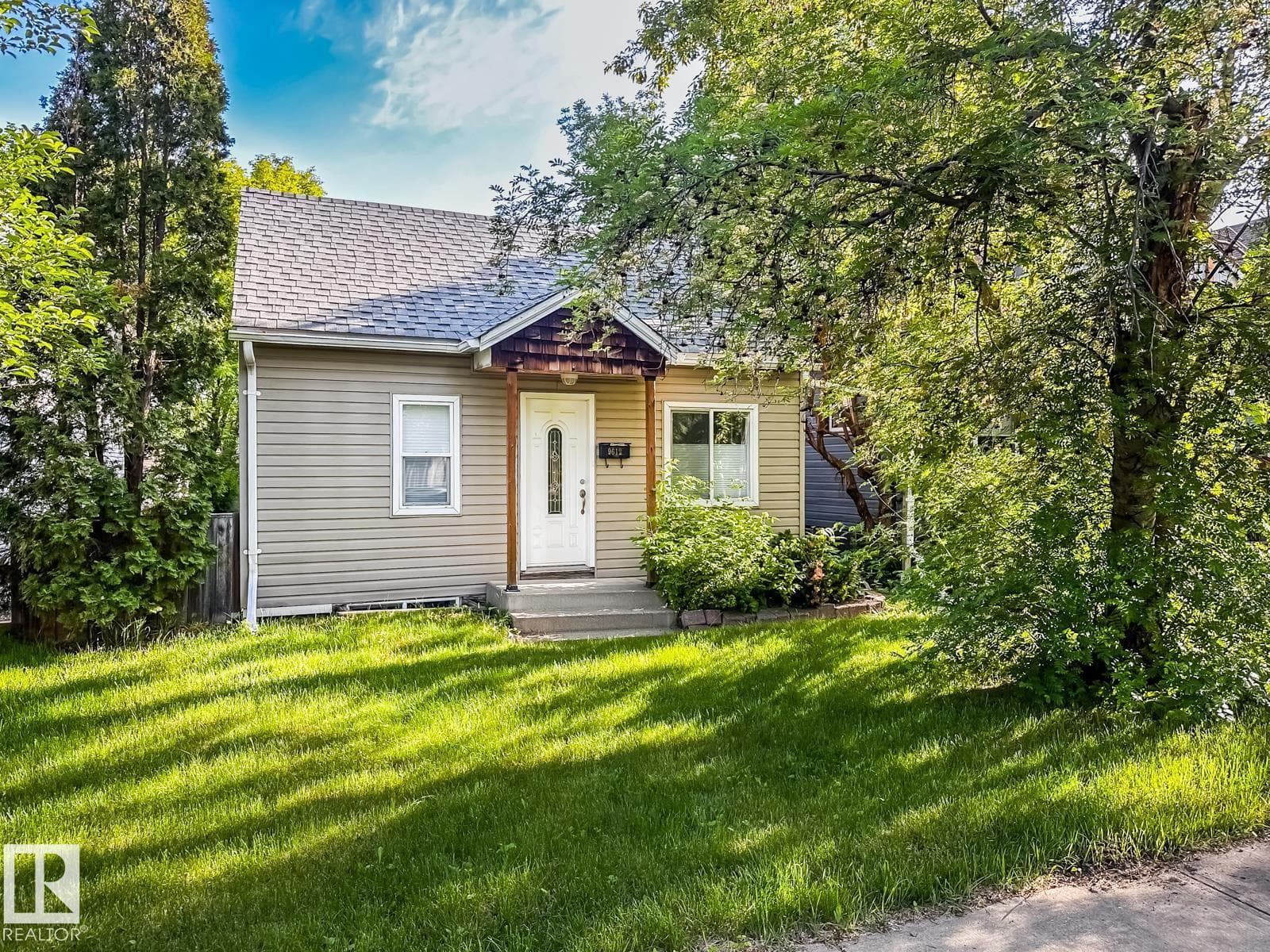 9612 74 AV NW