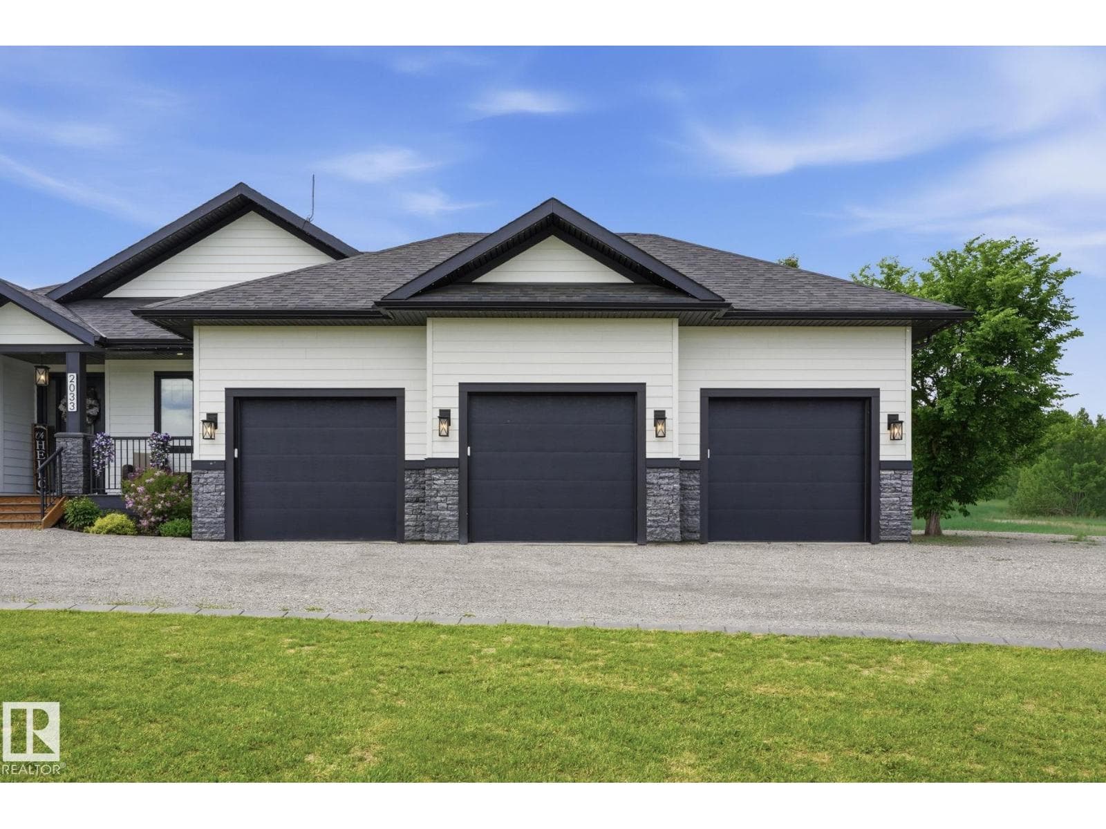 2033 Spring Lake DR — photo 3