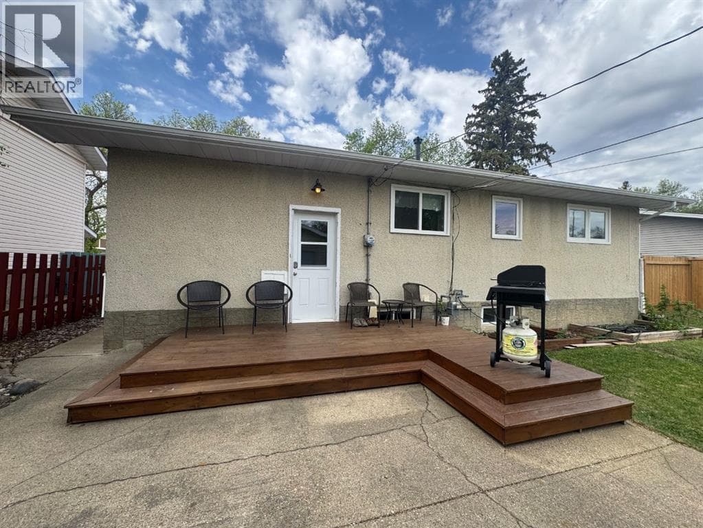 4617 61 Street — photo 2