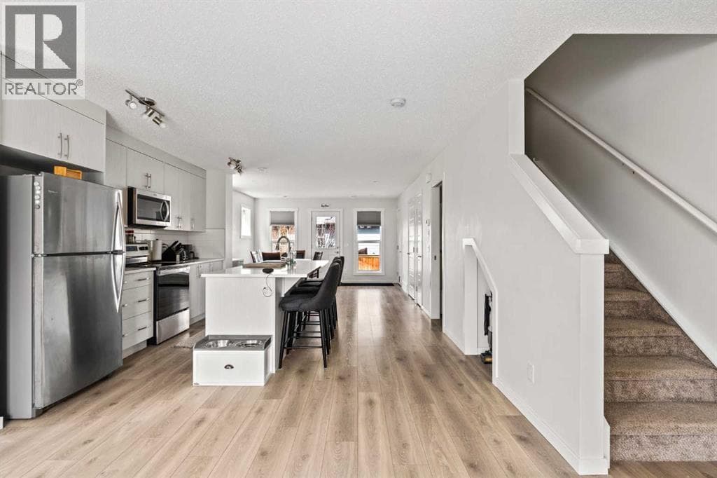 463 Cranbrook Square SE — photo 2