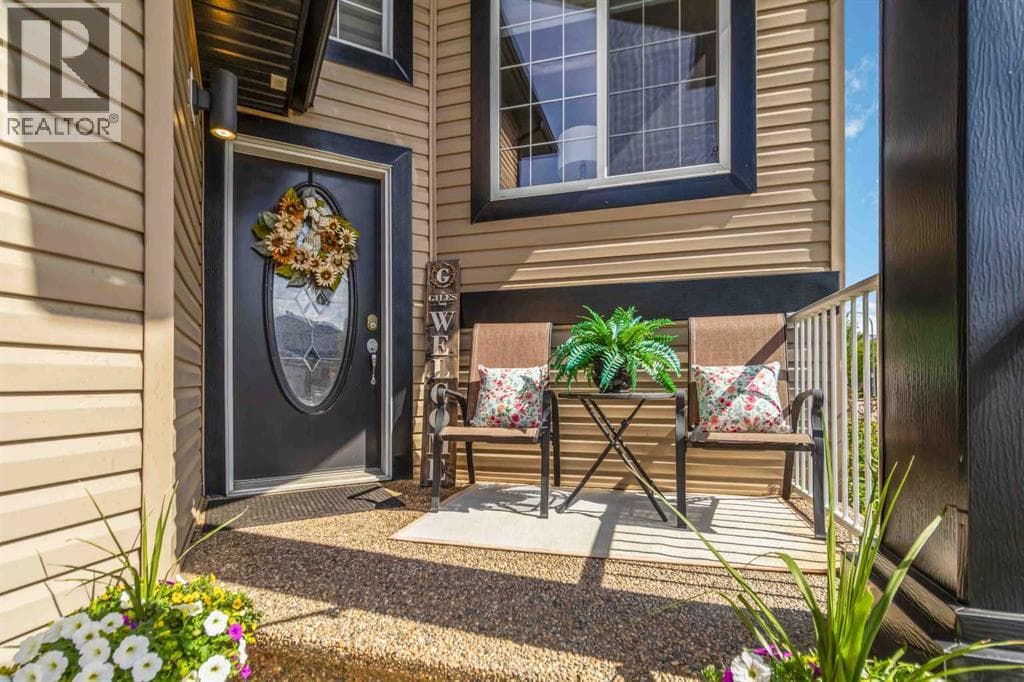 209 FIREWEED Crescent — photo 2