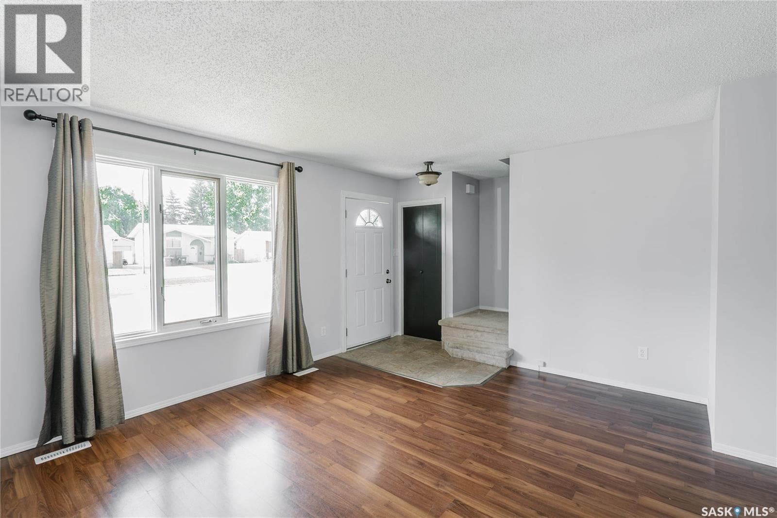 758 Lenore DRIVE — photo 4
