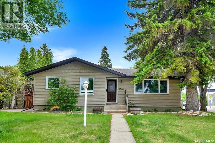 1369 East CENTRE