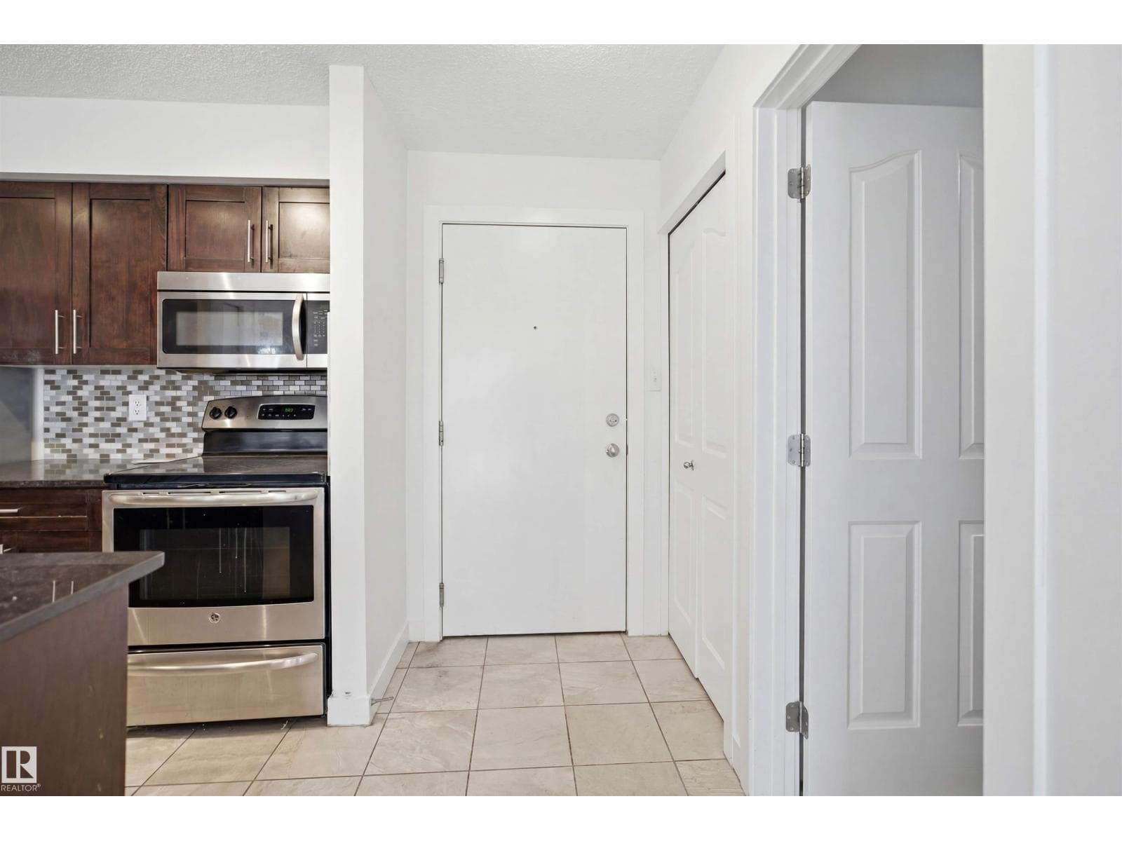 #115 274 MCCONACHIE DR NW — photo 4