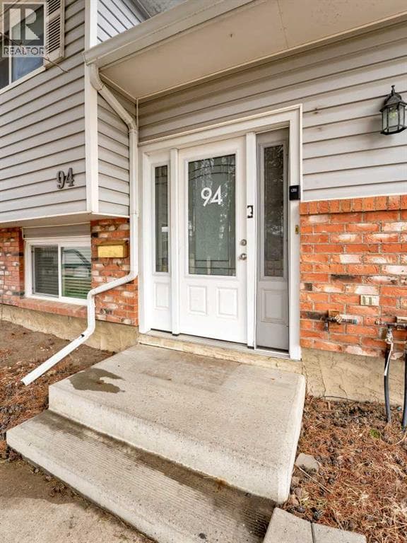 94 Milne Place SE — photo 4