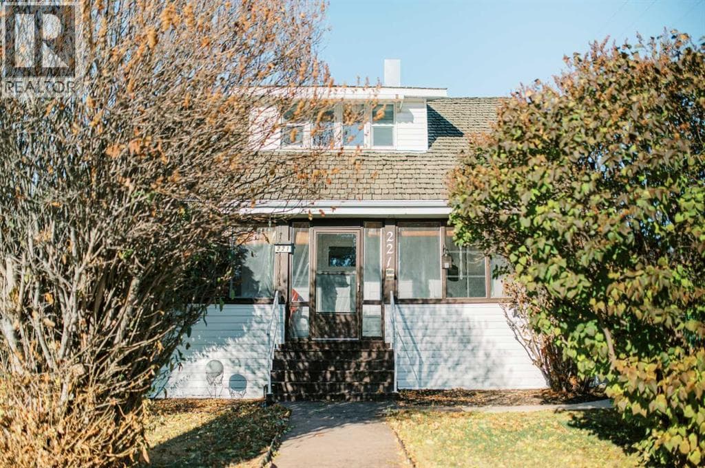 221 4th Avenue S