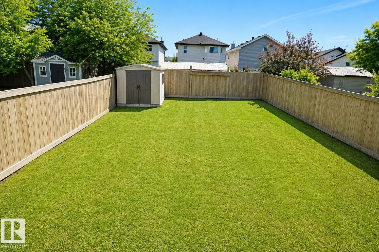 8523 7 AV SW SW — photo 2