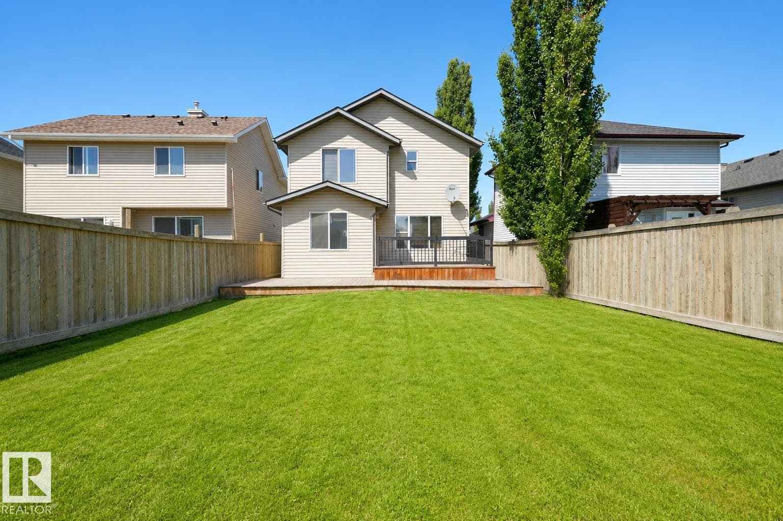 8523 7 AV SW SW — photo 3