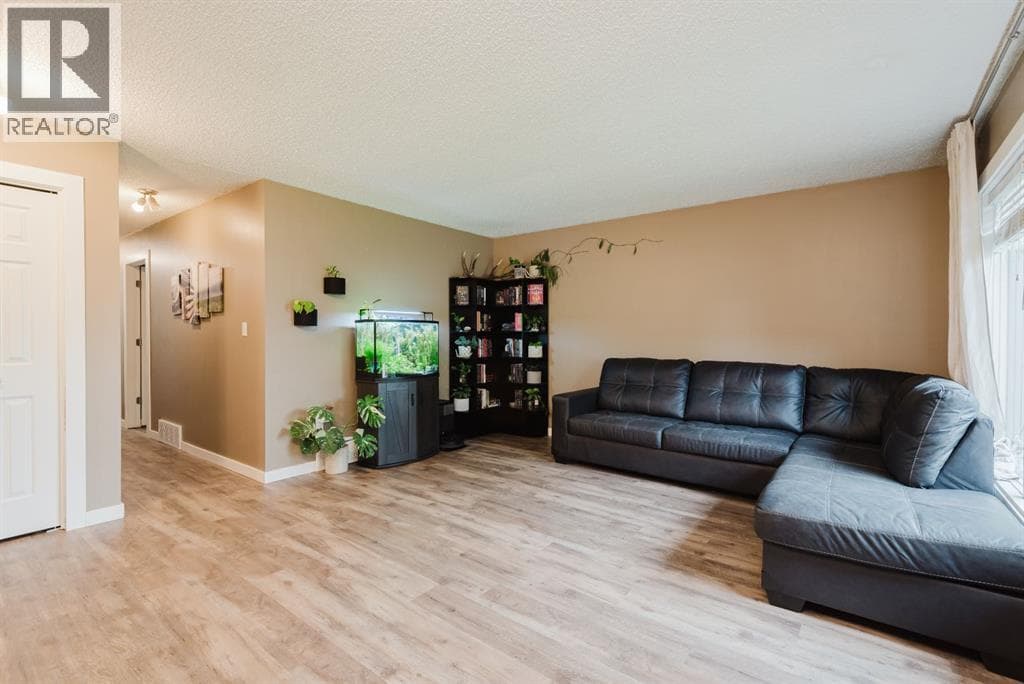 7206 Patterson Drive — photo 2