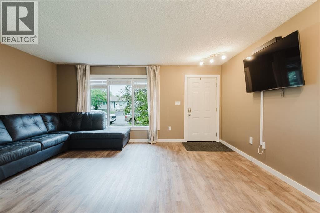 7206 Patterson Drive — photo 3