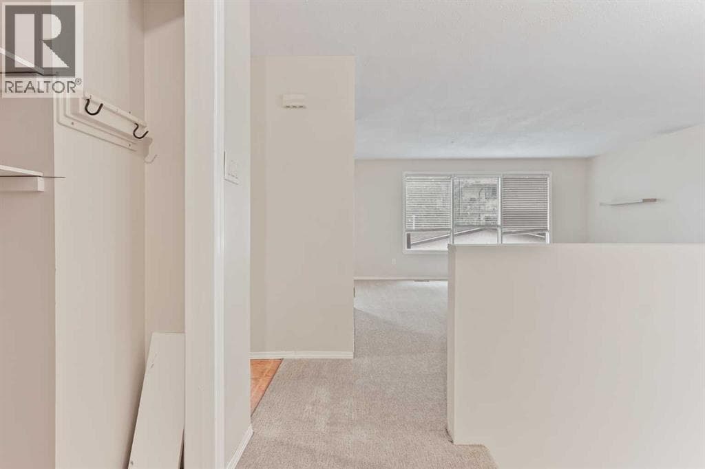 182 Oxford Road W — photo 4