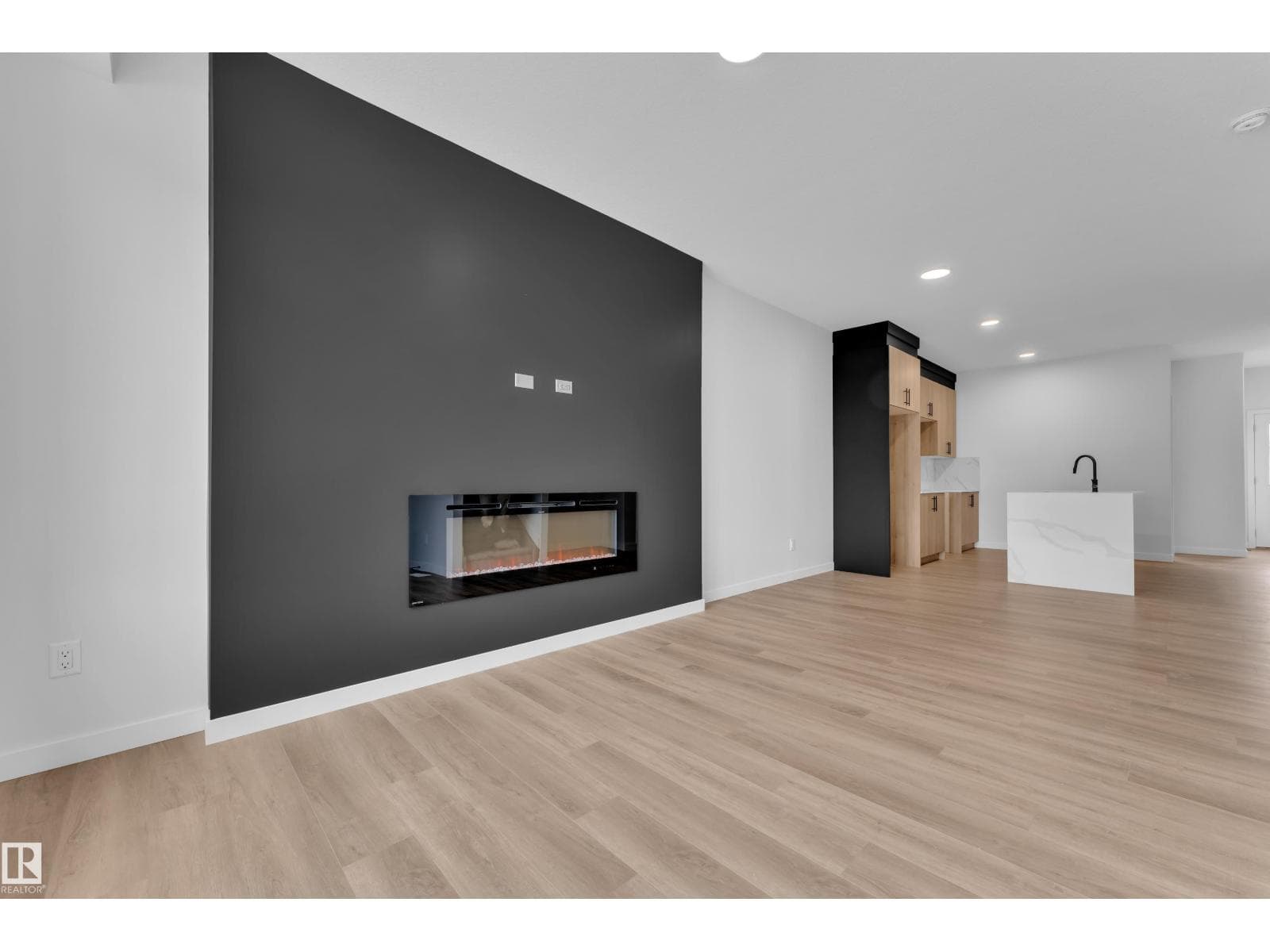 6371 KING WD SW — photo 4