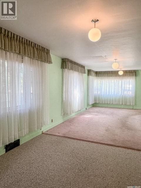 221 4th AVENUE NE — photo 2