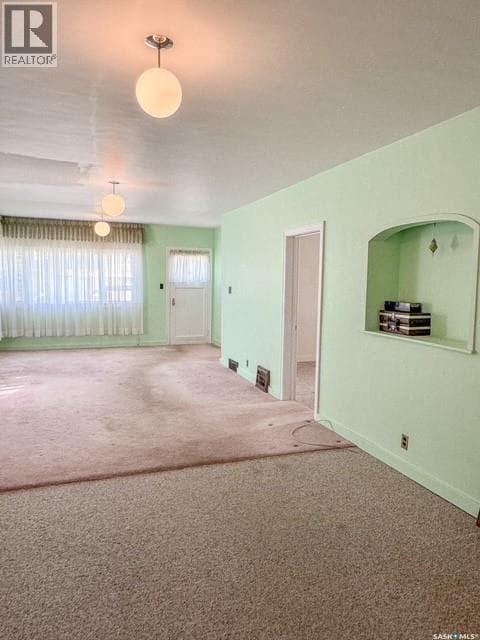221 4th AVENUE NE — photo 3
