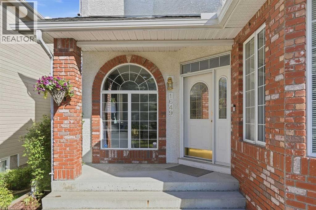 1649 Evergreen Hill SW — photo 3