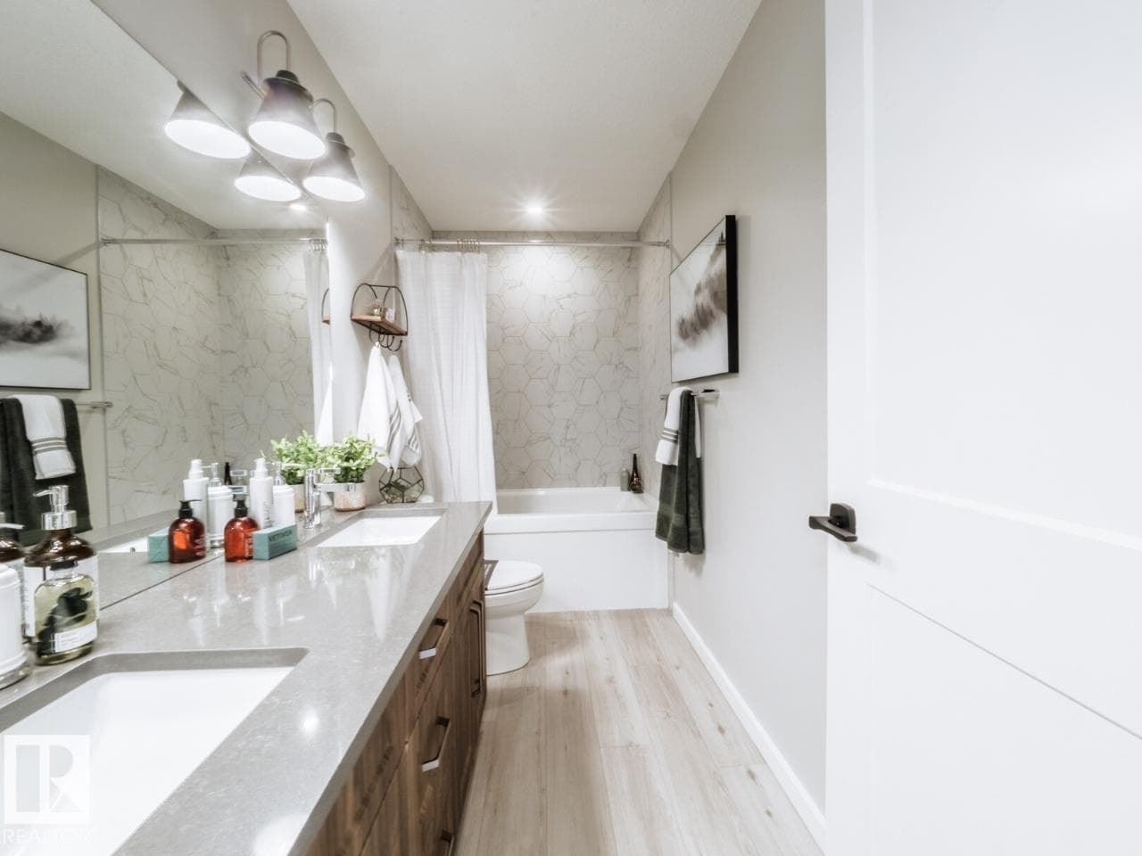 2720 6 AV SW — photo 4