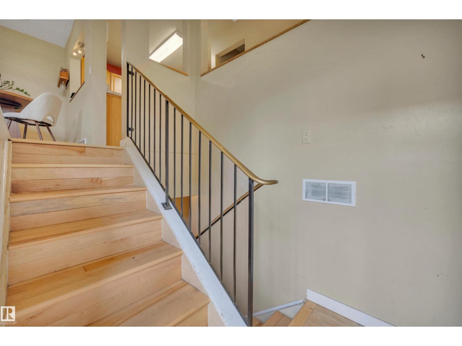 1546 69 ST NW — photo 3