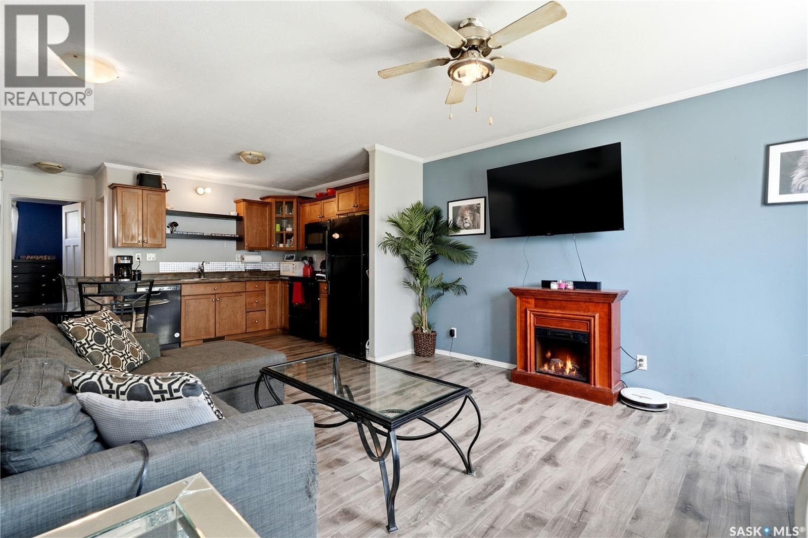 705 1022 Hampton CIRCLE — photo 4