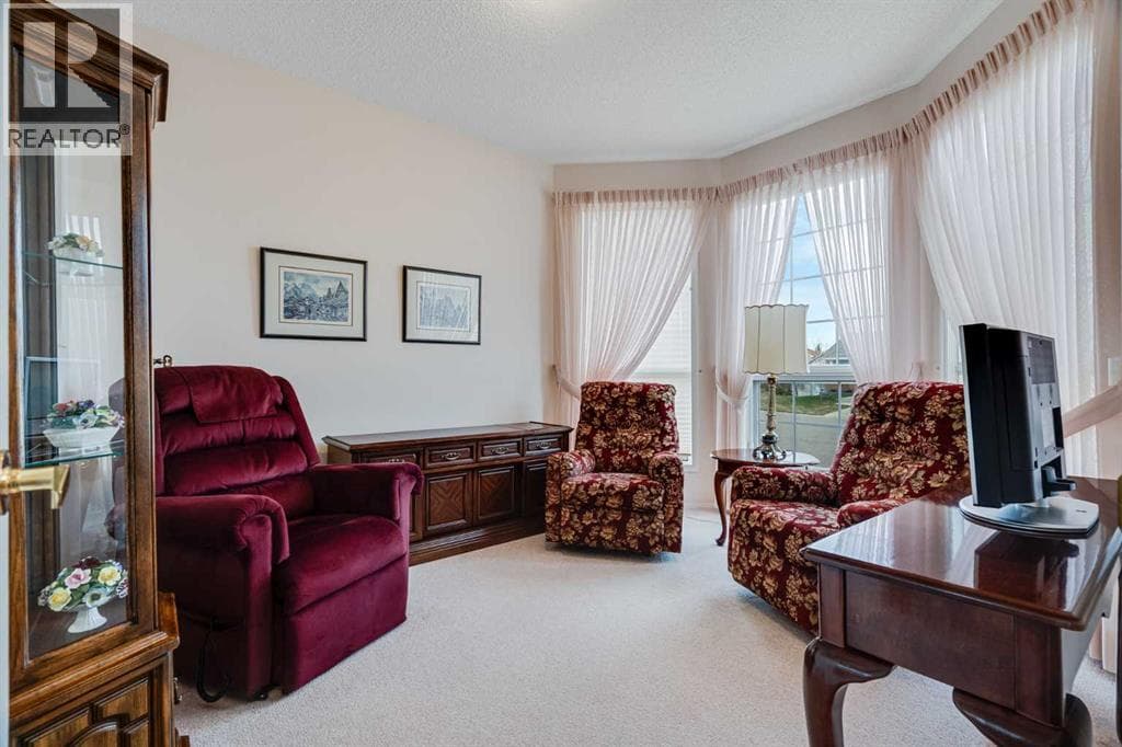 58 Evergreen Bay SW — photo 2