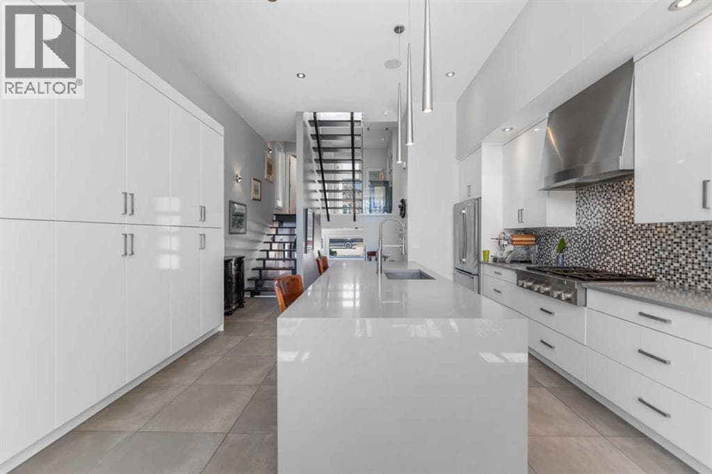 831 22 Avenue NW — photo 4