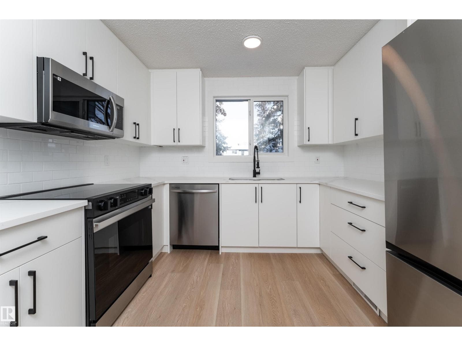 3108 142 AV NW