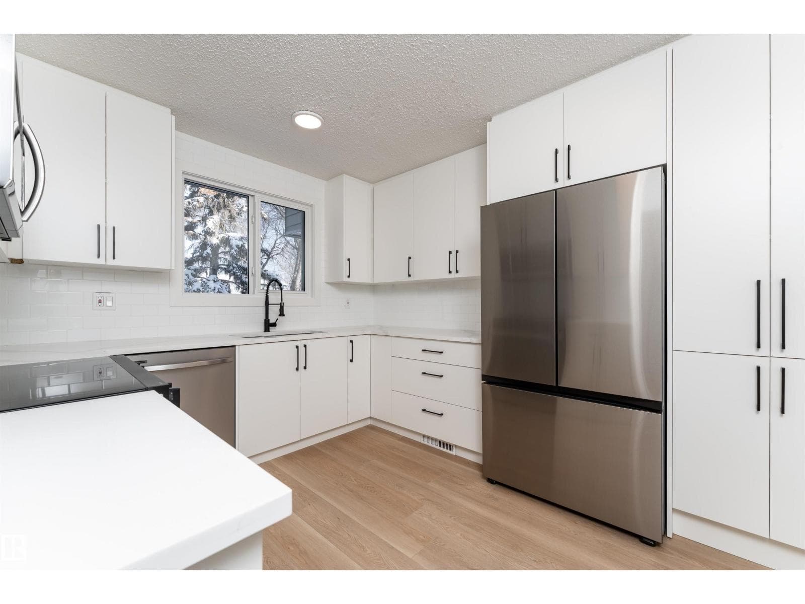 3108 142 AV NW — photo 2
