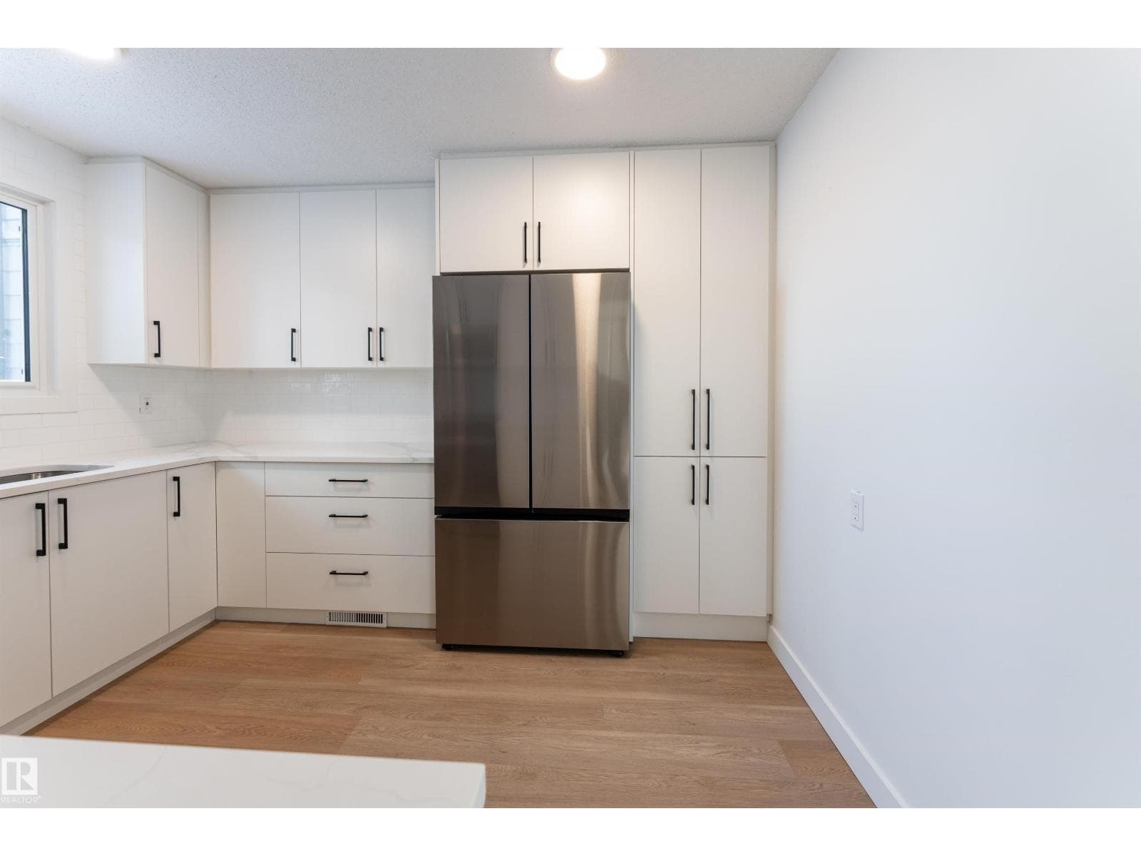 3108 142 AV NW — photo 3