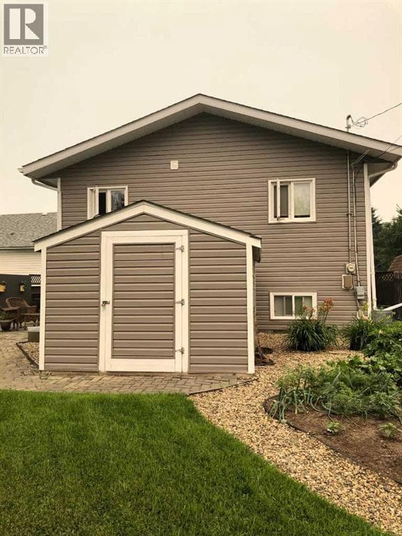 10818 92 Street — photo 2