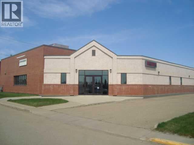 2 Trochu Avenue — photo 3